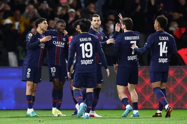 Dembélé lidera triunfo del PSG antes del duelo clave ante Liverpool