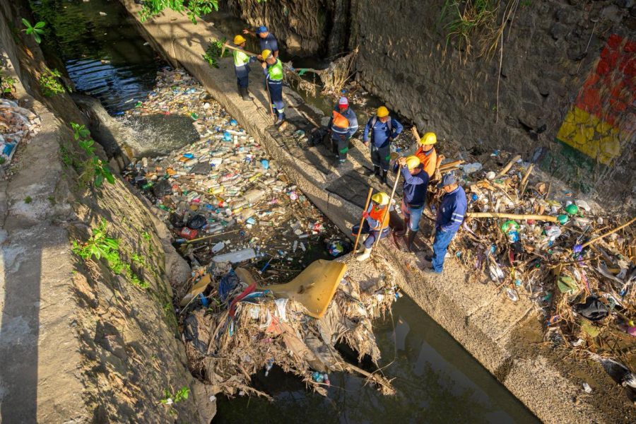 Desechos Sólidos de San Salvador Centro dice ha retirado basura equivalente a tres canchas del “Mágico” González de bóvedas de ríos