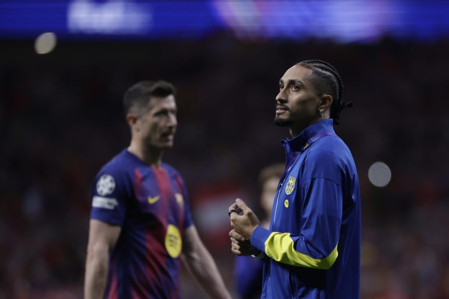 Raphinha se disculpa por sus gestos a la afición del Atlético de Madrid: «Era un momento de tensión»