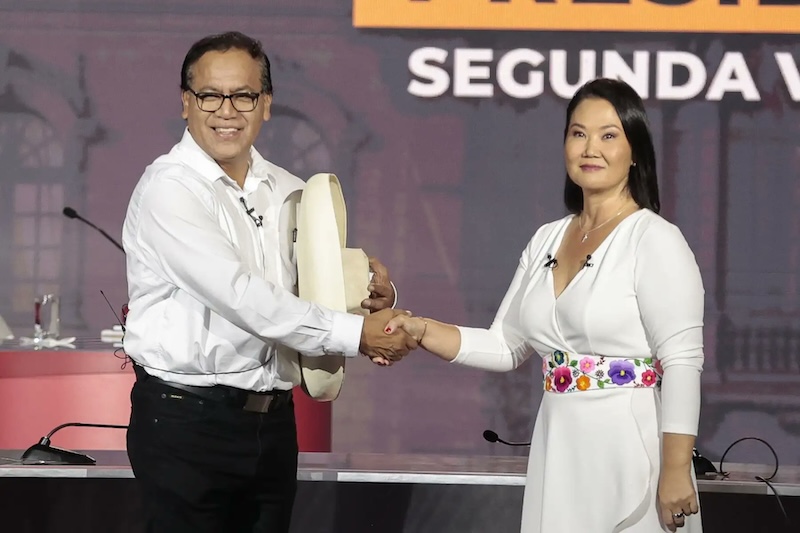 Fujimori y Sánchez chocan por el «caos» peruano en debate presidencial
