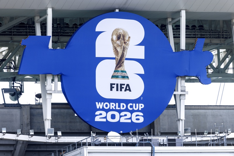 Vendedores migrantes desafían restricciones de la FIFA durante el Mundial 2026