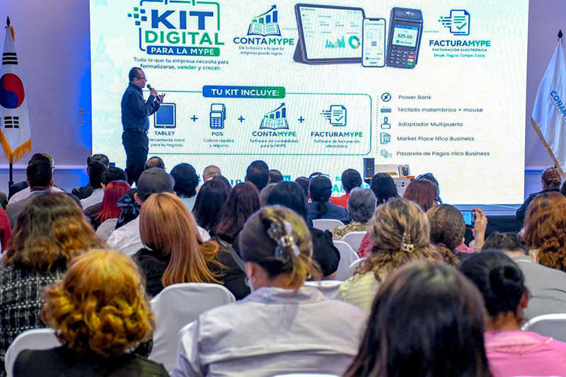 Mypes del sector turístico reciben kit tecnológico para digitalizar sus operaciones