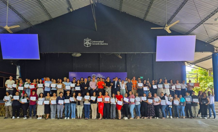 80 jóvenes se forman en «Jóvenes Súper Pilas»: 26 reciben capital semilla y 54 asesoría laboral