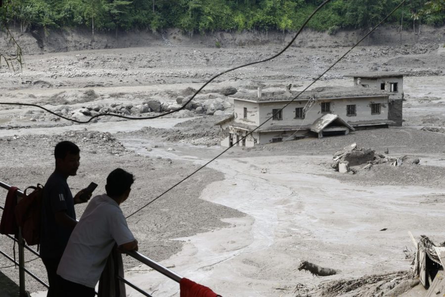 Inundación deja 55 muertos y 403 desaparecidos en Nepal