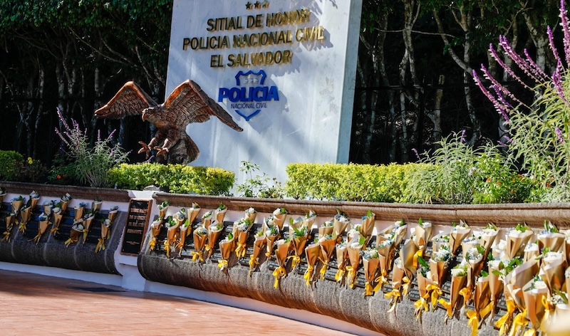 PNC conmemora 34 años con homenaje a policías fallecidos