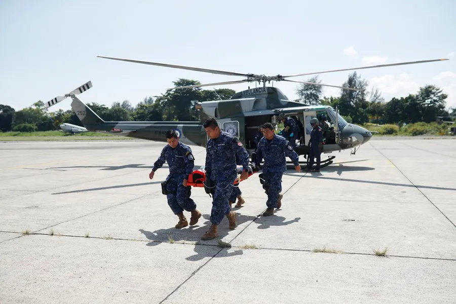El Salvador autoriza que sus militares en Haití participen en fuerza antipandillas durante un año más prorrogable