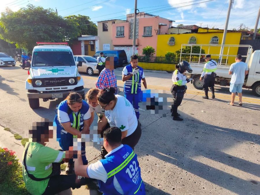 Una mujer muere tras accidentarse en su motocicleta en Mejicanos