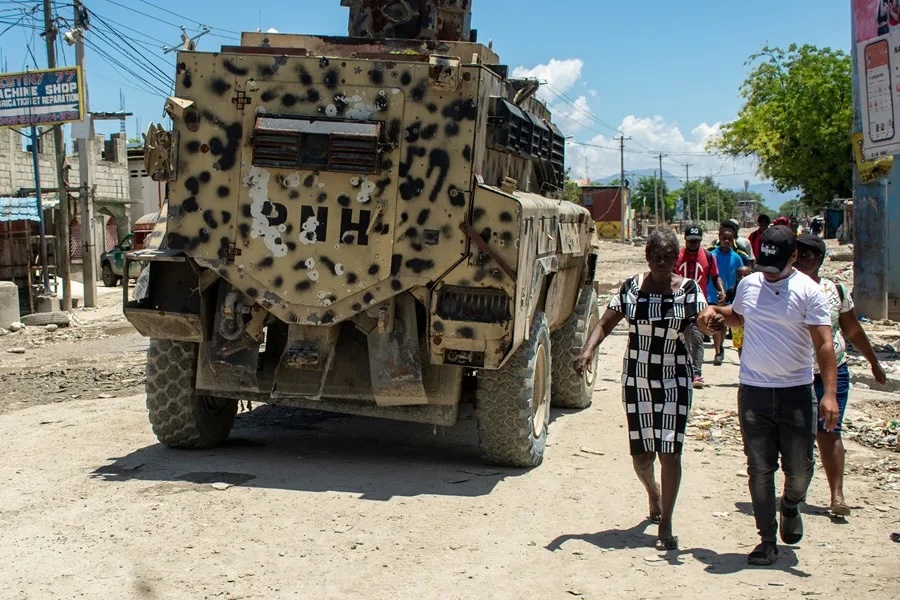 Haití lanza ofensiva contra pandillas tras secuestro de militares salvadoreños