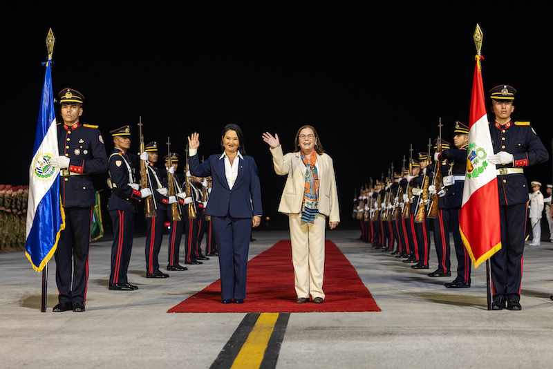 Presidenta de Perú, Keiko Fujimori, llega a El Salvador para visita oficial